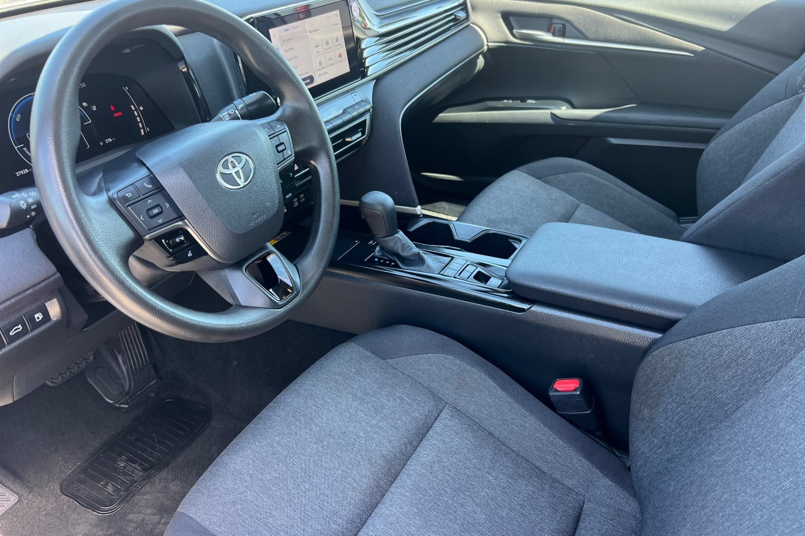 Used 2025 Toyota Camry LE FWD image 11