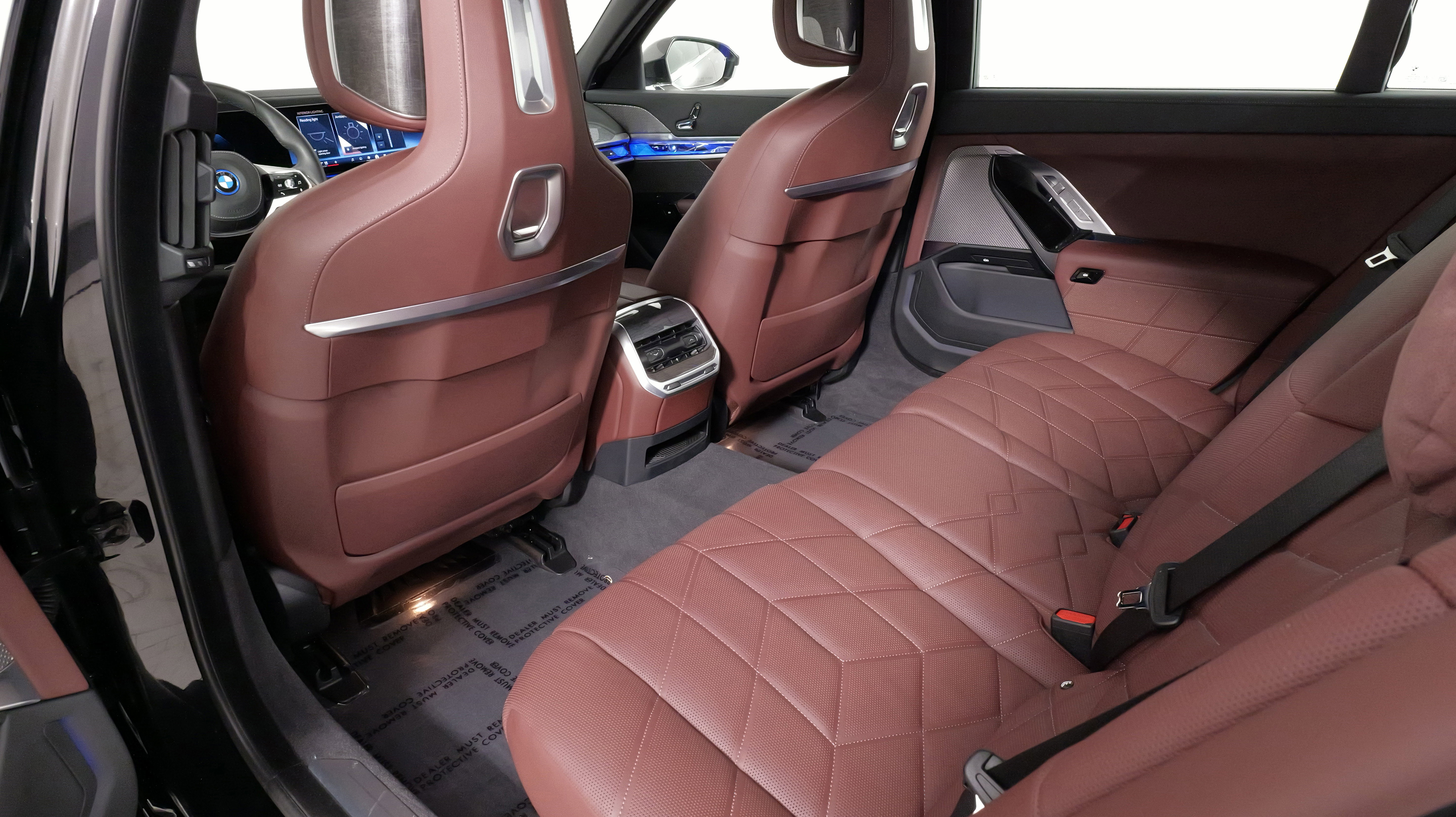 Used 2024 BMW i7 xDrive60 w/ Executive Package image 35