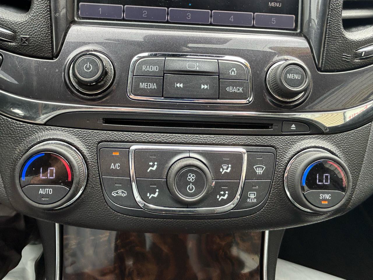 Used 2015 Chevrolet Impala LTZ FWD image 23