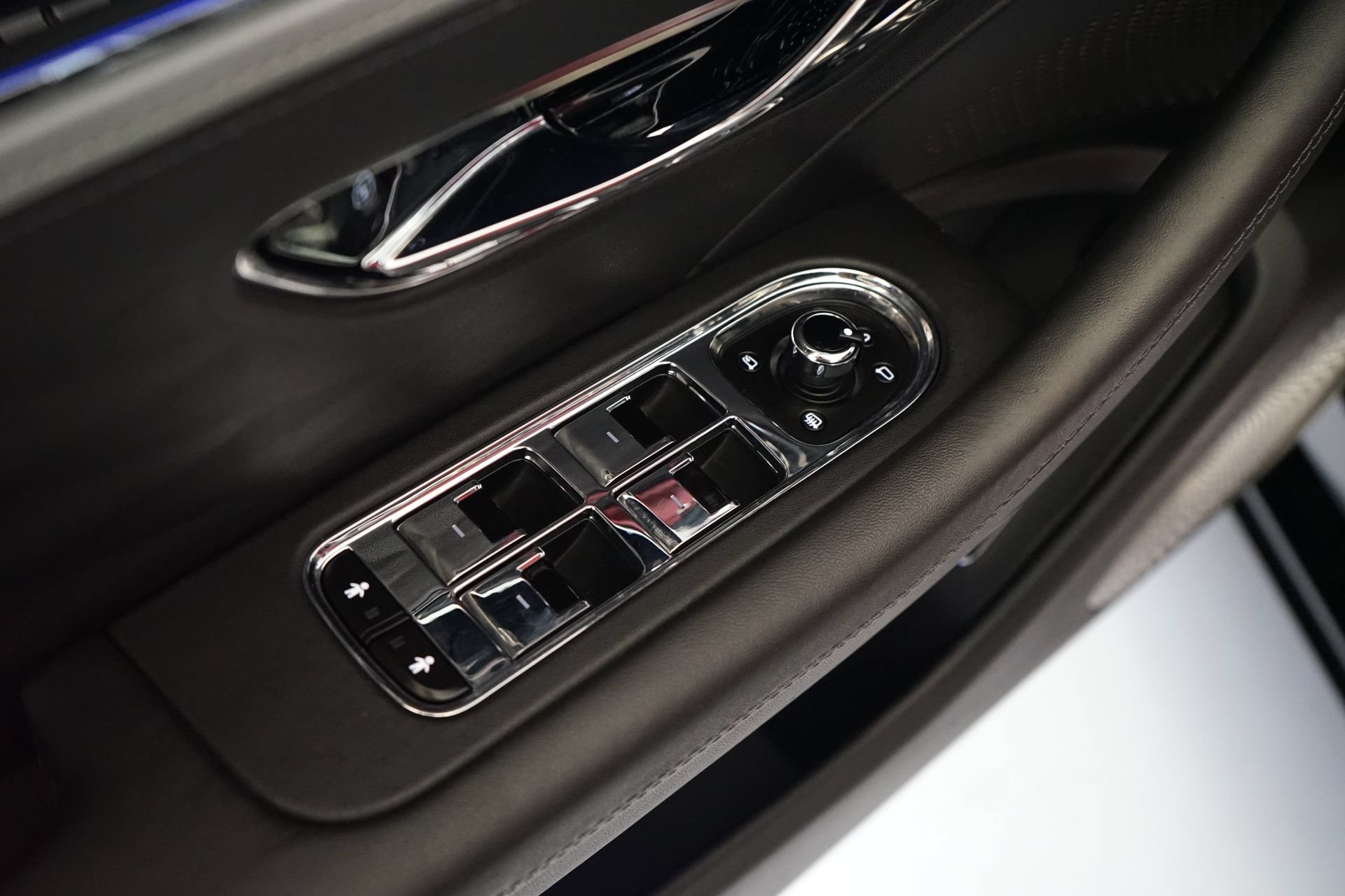 Used 2022 Bentley Flying Spur Plug-In Hybrid AWD/4WD image 29