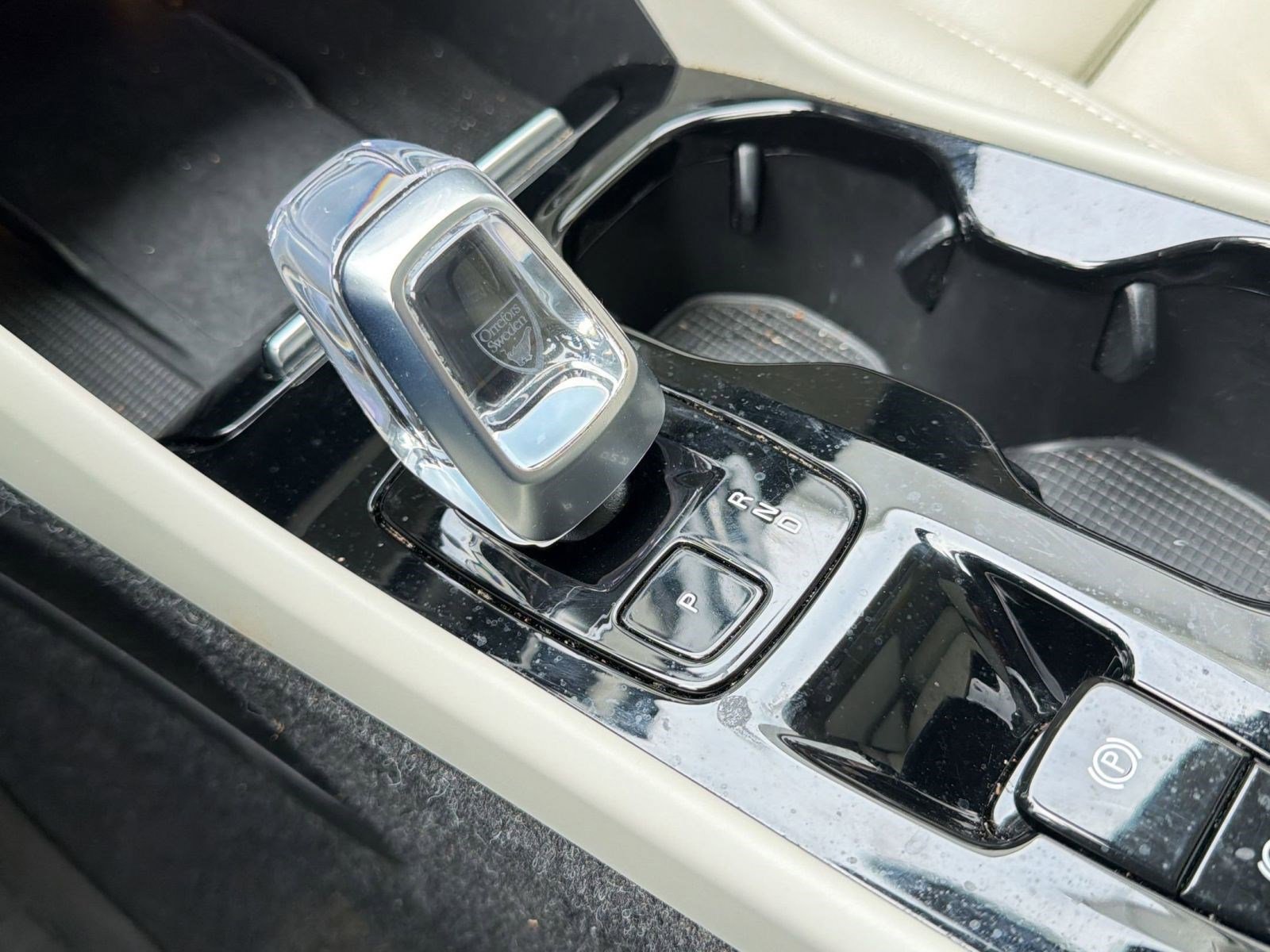 Certified 2023 Volvo XC40 B5 Ultimate w/ Protection Package Premier image 18