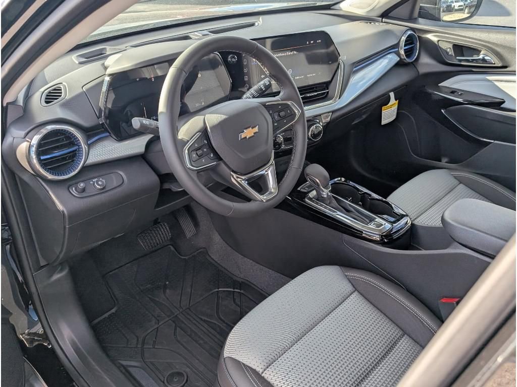 New 2025 Chevrolet Trax LT w/ Driver Confidence Package image 13