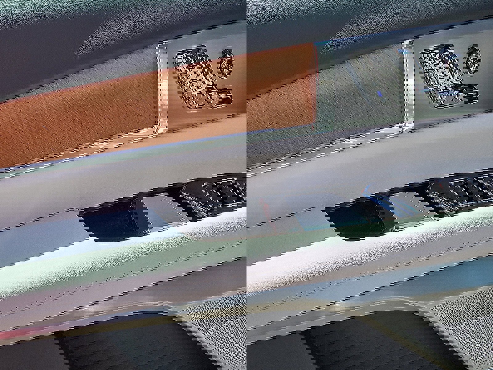 New 2026 Cadillac Vistiq Sport w/ LPO, Floor Liner Package image 13