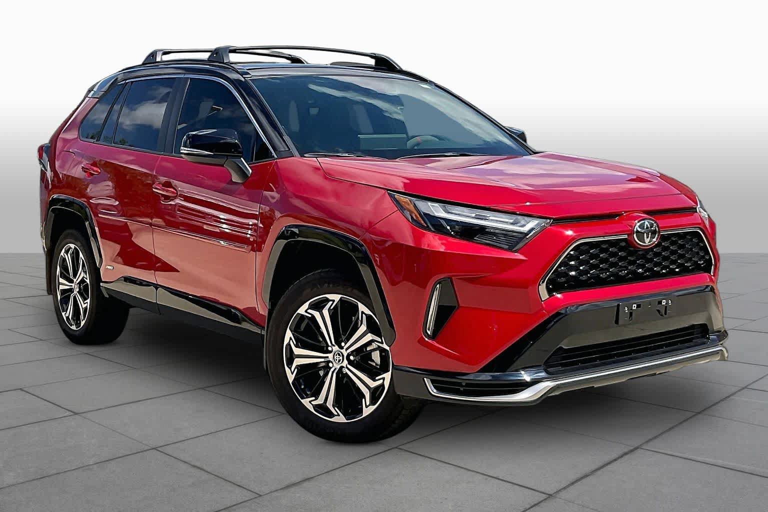 Used 2025 Toyota RAV4 XSE AWD/4WD image 3