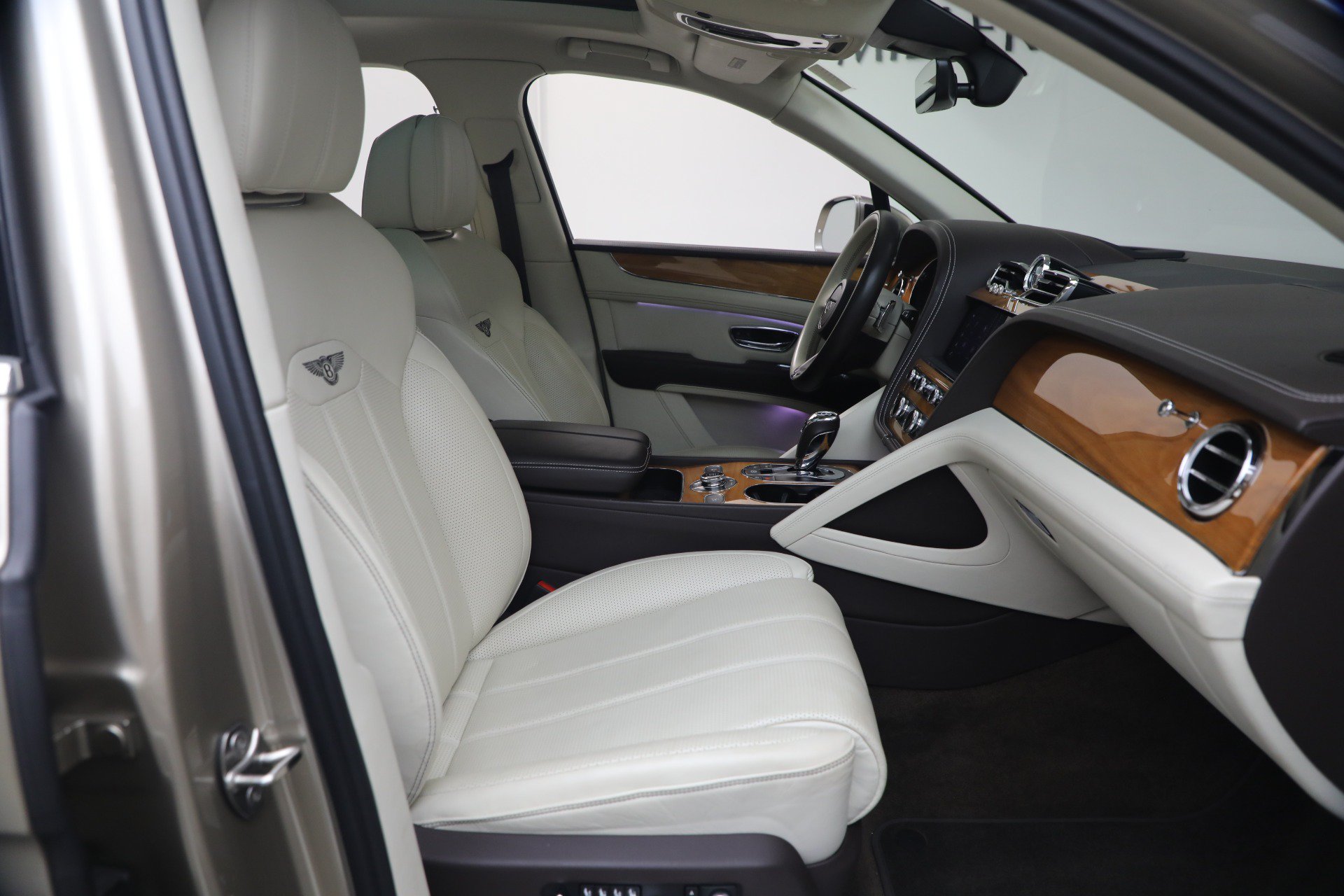 Certified 2021 Bentley Bentayga AWD/4WD image 26