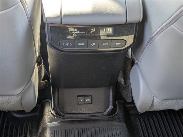 Used 2022 Toyota Highlander XLE image 10