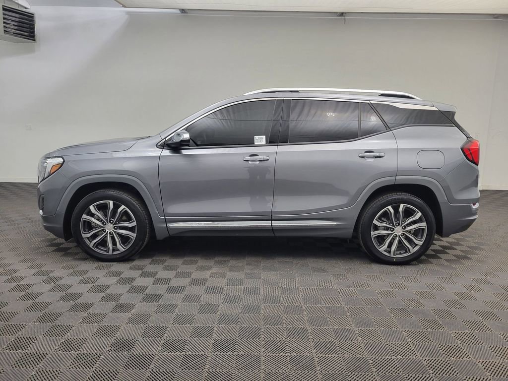 Used 2020 GMC Terrain Denali w/ Denali Premium Package AWD/4WD image 2