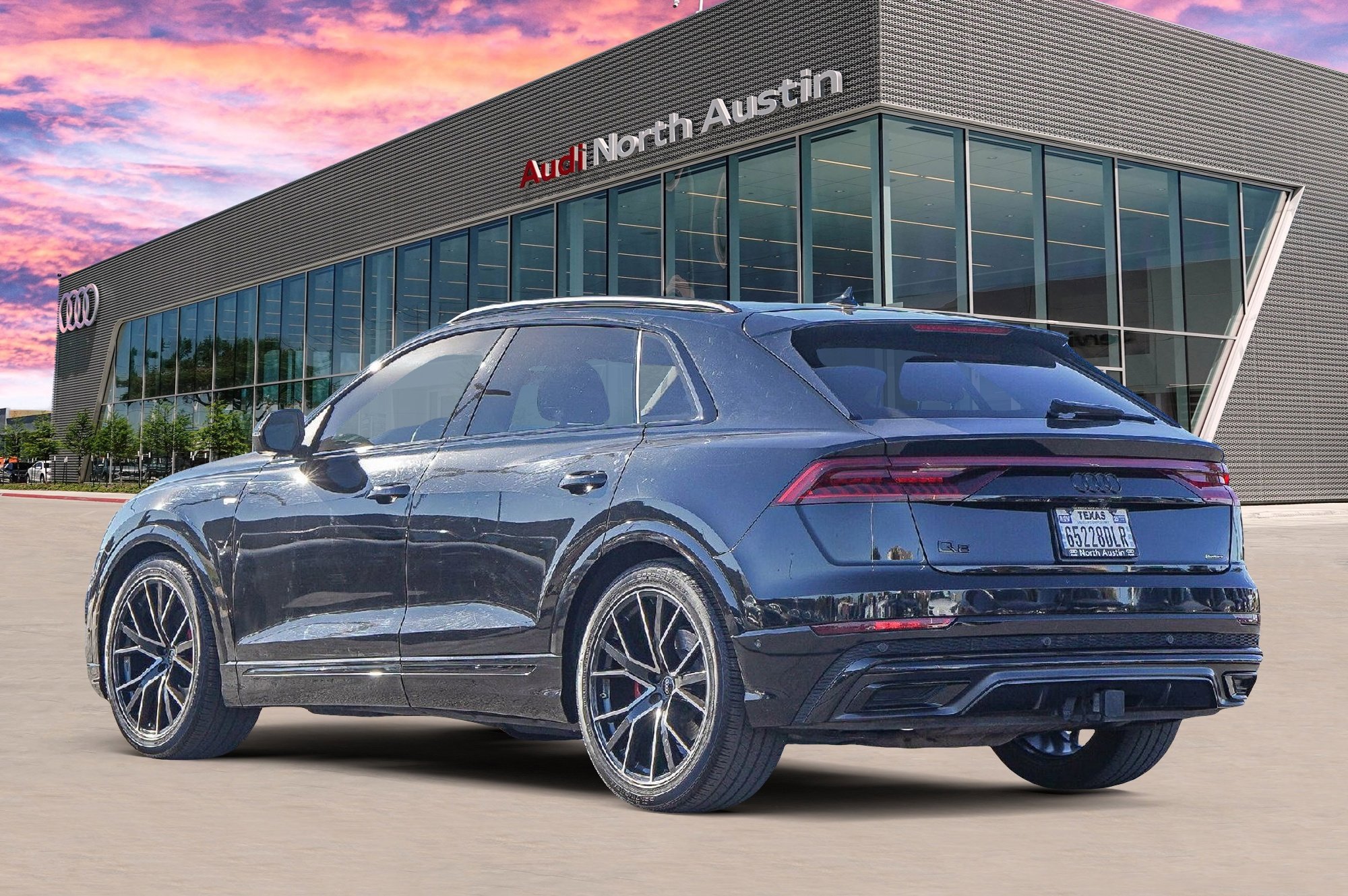 Used 2023 Audi Q8 Prestige w/ Prestige Package image 5