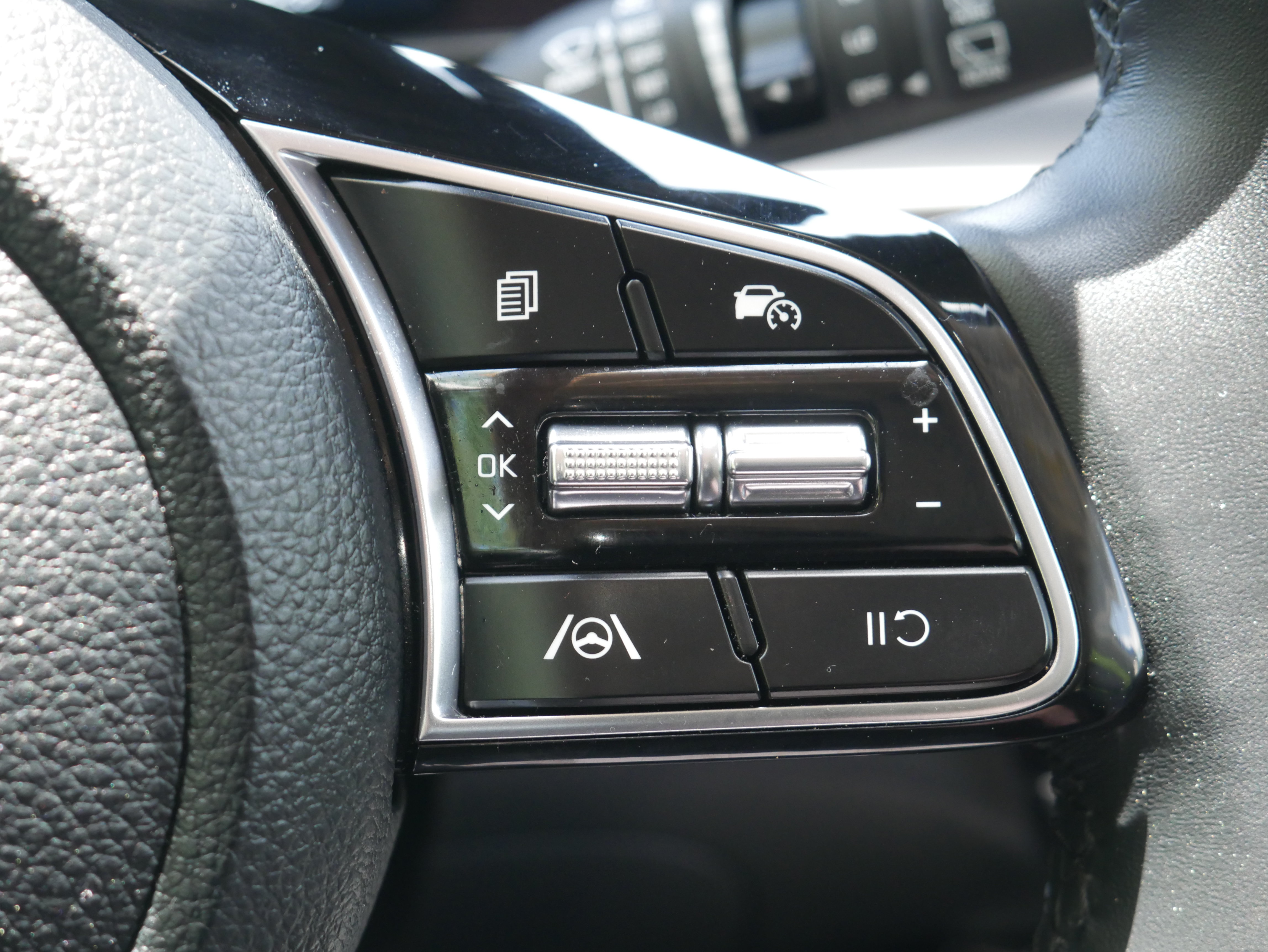 Certified 2025 Kia Seltos X-Line AWD/4WD image 26