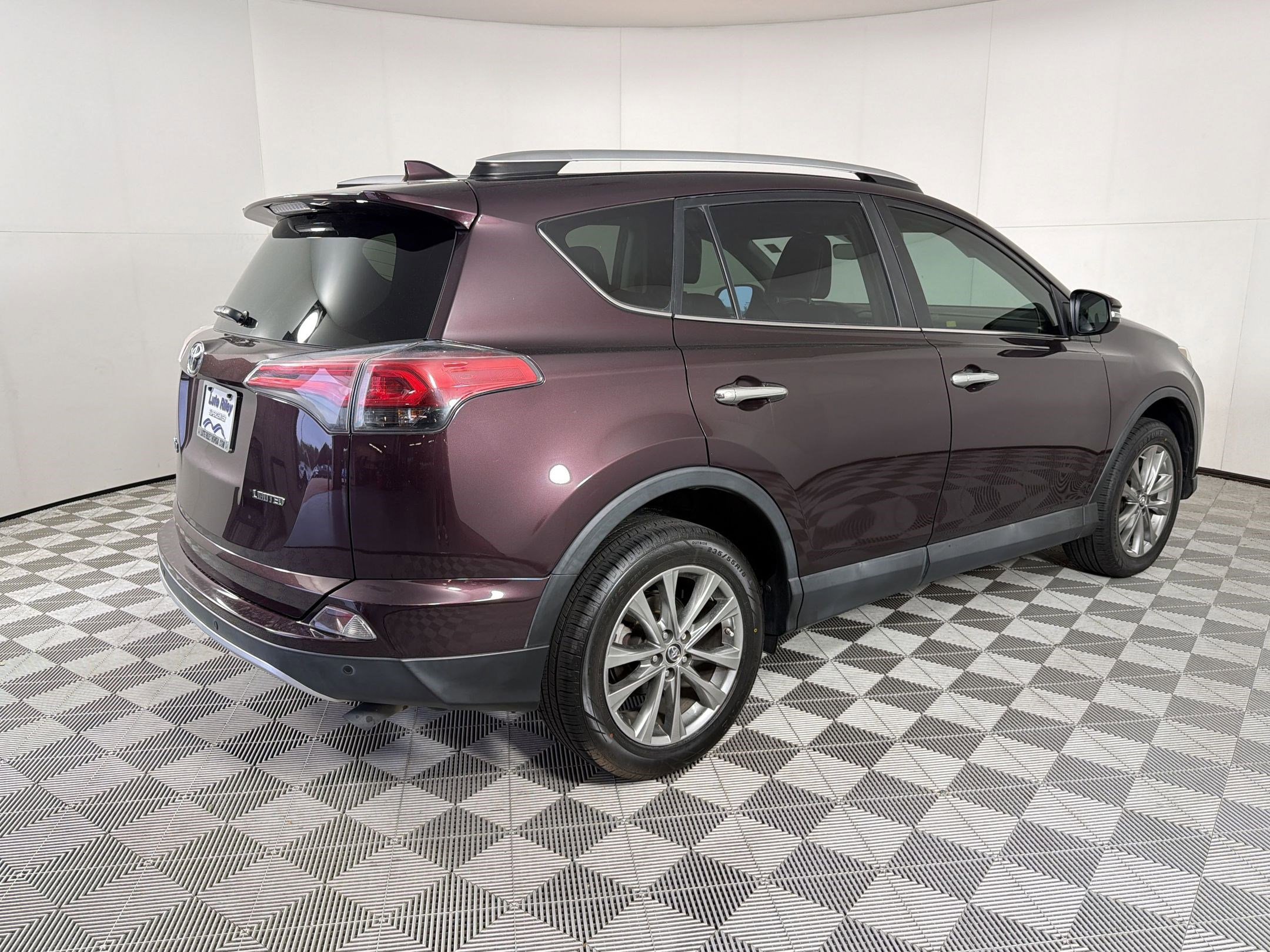 Used 2016 Toyota RAV4 Limited w/ Advanced Technology Package FWD image 9