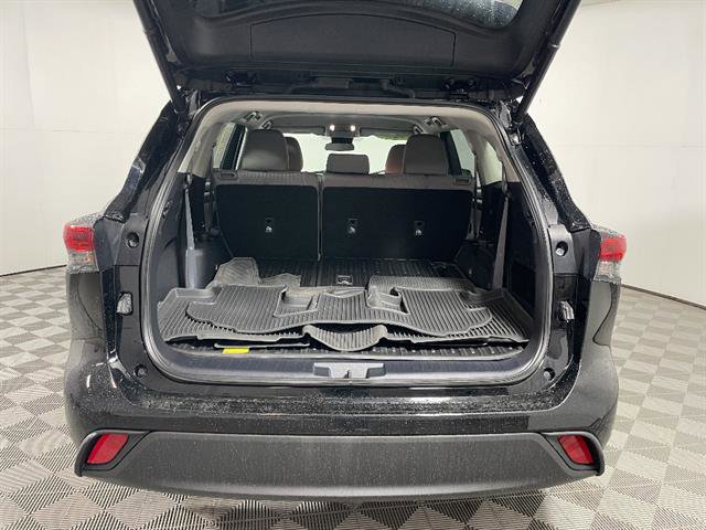 Used 2023 Toyota Highlander LE image 22