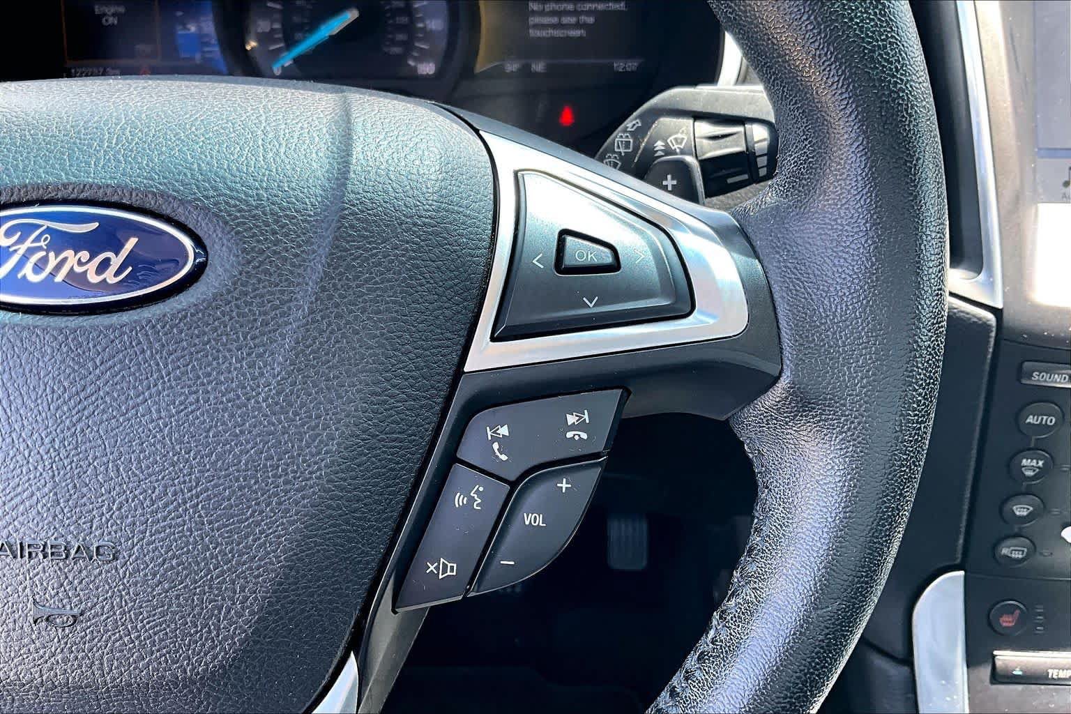 Used 2016 Ford Edge Titanium FWD image 23
