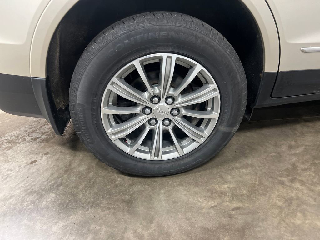 Used 2017 Cadillac XT5 Luxury w/ Driver Awareness Package AWD/4WD image 9