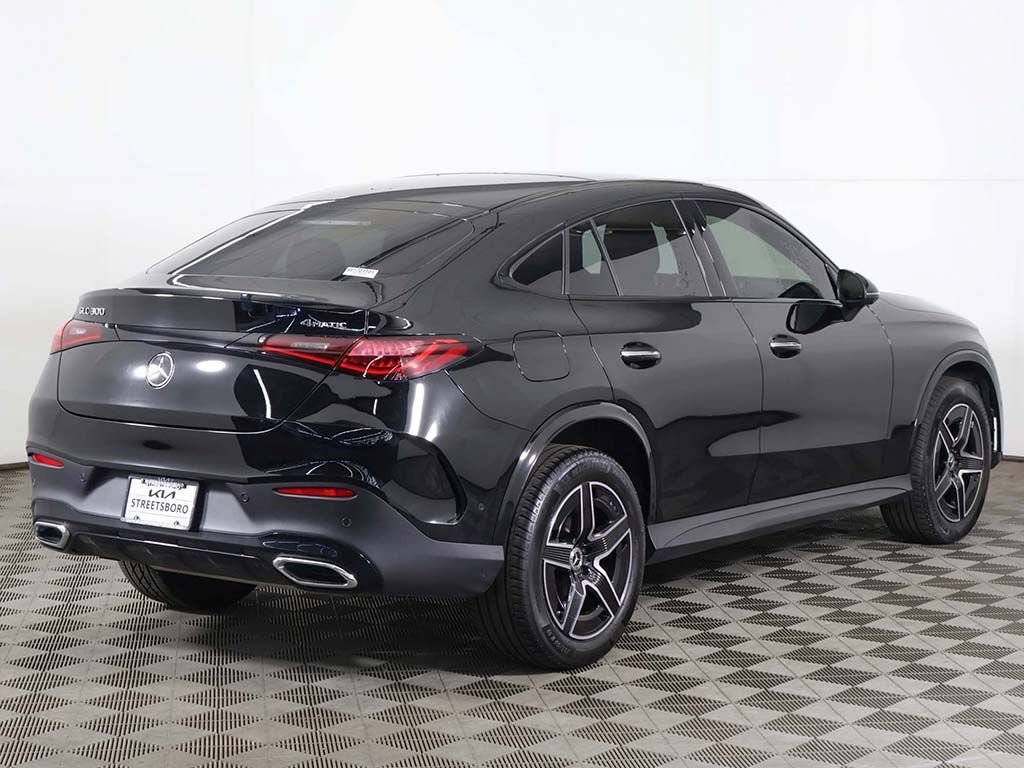Used 2025 Mercedes-Benz GLC 300 4MATIC image 11