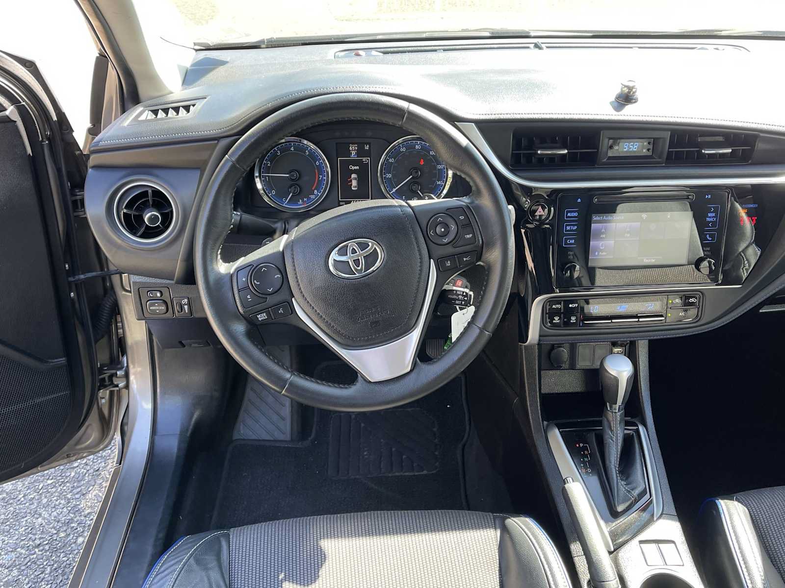 Certified 2019 Toyota Corolla SE w/ Carpet Mat Package (TMS) FWD image 11