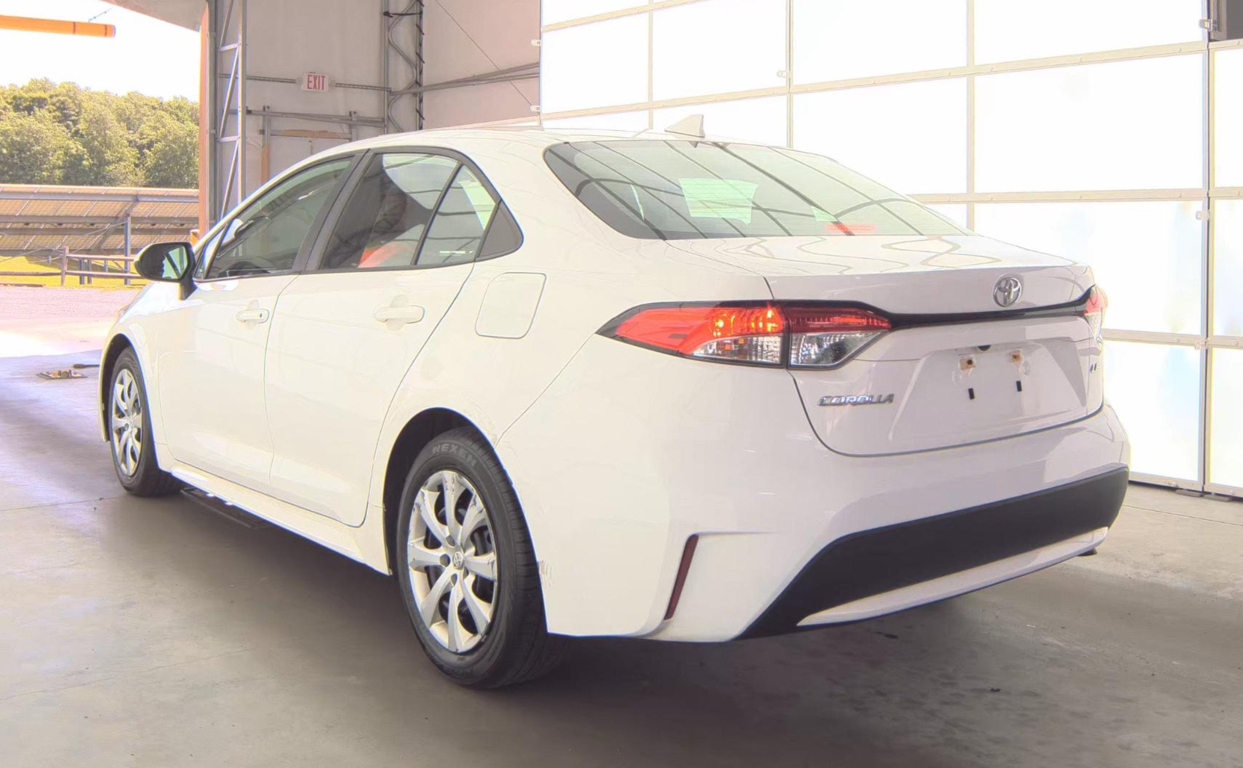 Used 2020 Toyota Corolla LE FWD image 5