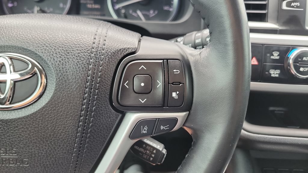 Certified 2018 Toyota Highlander SE FWD image 21