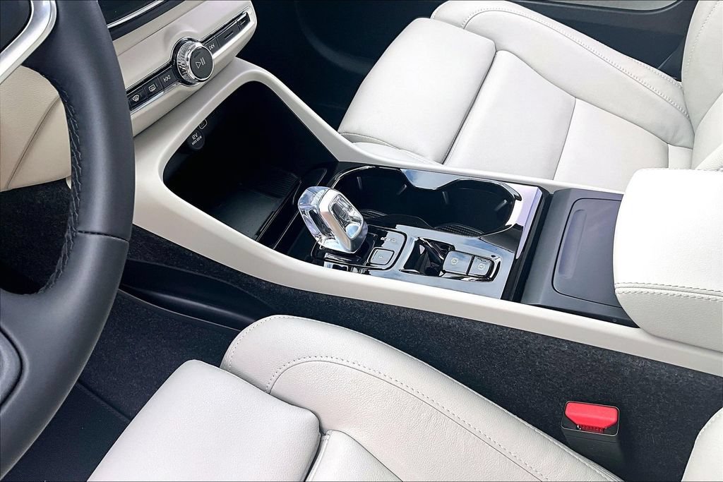 Certified 2026 Volvo XC40 B5 Ultra AWD/4WD image 19
