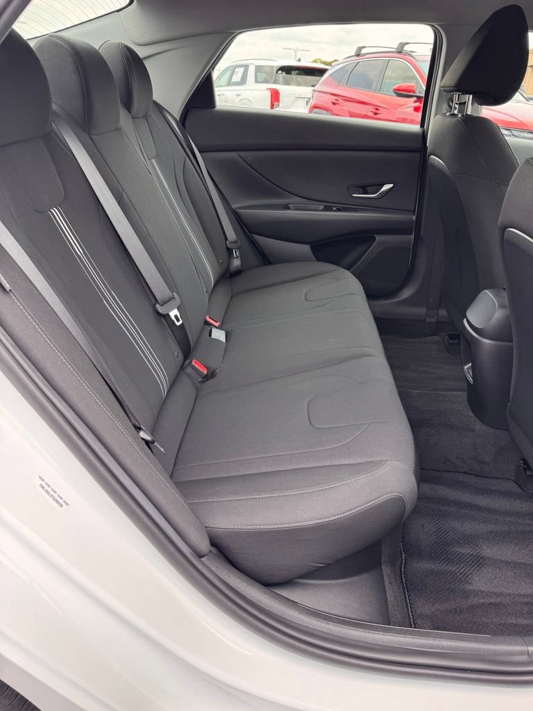 Used 2026 Hyundai Elantra Hybrid FWD image 13