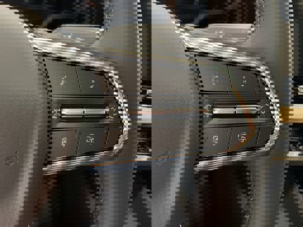 New 2025 Chevrolet Equinox ACTIV w/ Safety and Technology Package image 32