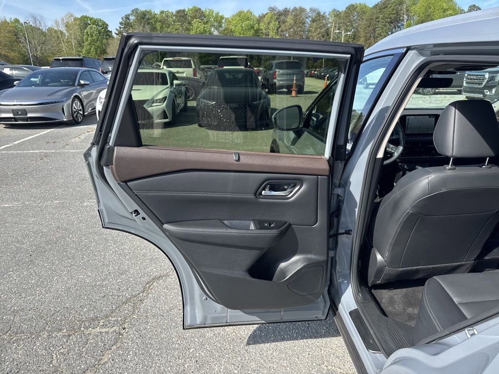 Used 2023 Nissan Rogue SL w/ SL Premium Package AWD/4WD image 27