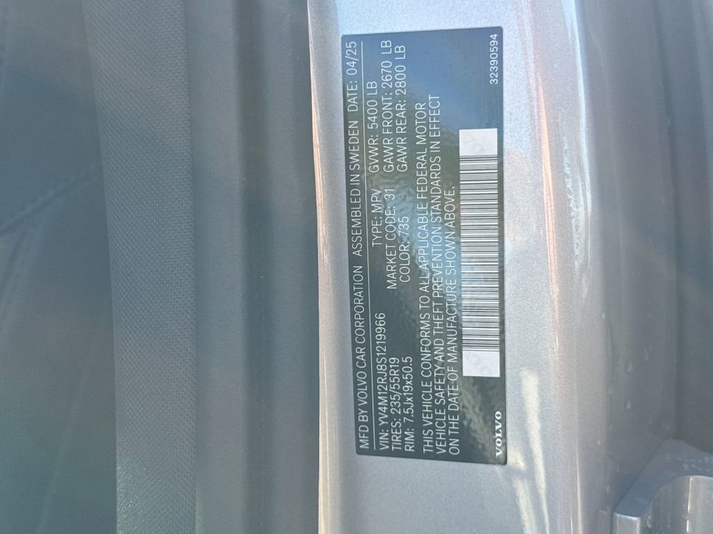 Certified 2025 Volvo XC60 B5 Core AWD/4WD image 28