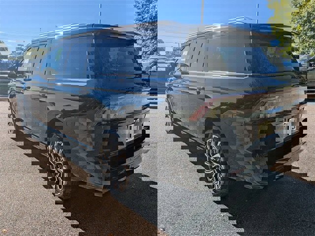 New 2025 Lincoln Navigator Reserve w/ Jet Appearance Package image 2