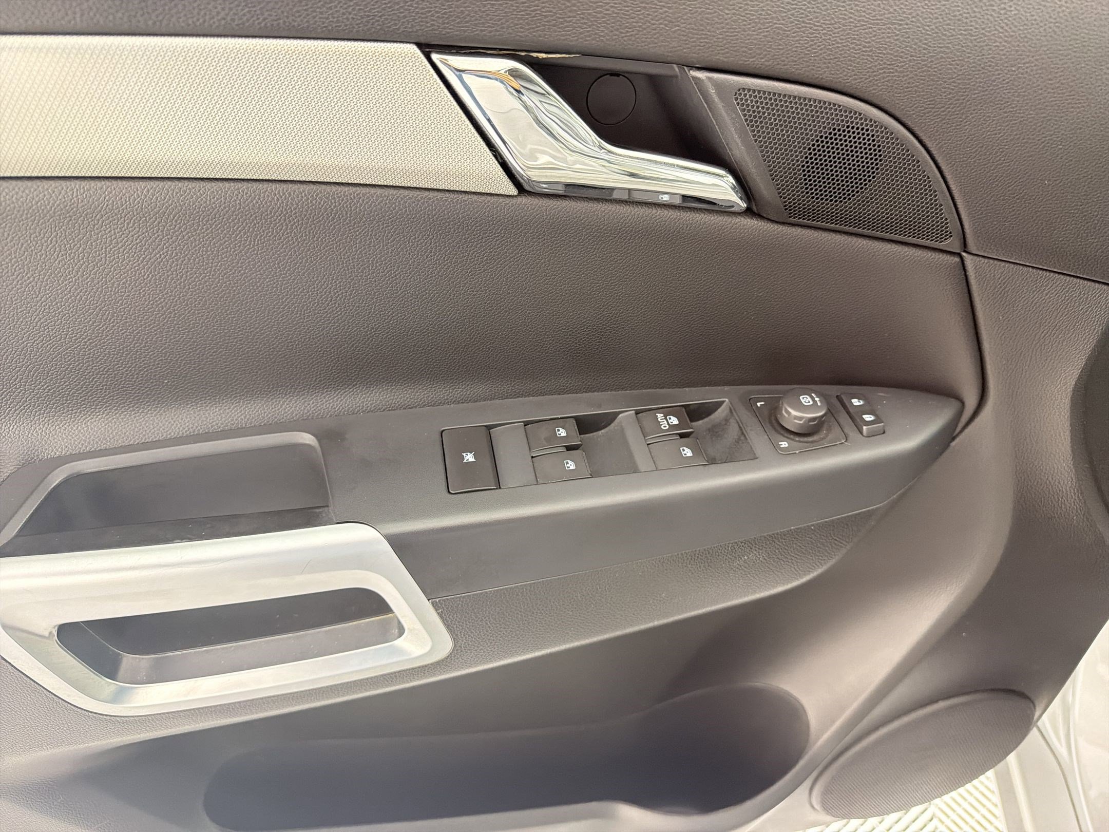 Used 2012 Chevrolet Captiva Sport LT w/ Convenience Package FWD image 22