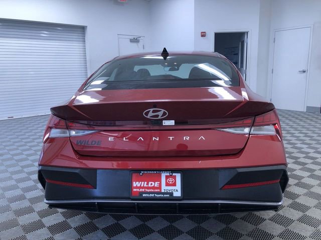 Used 2025 Hyundai Elantra SEL image 14