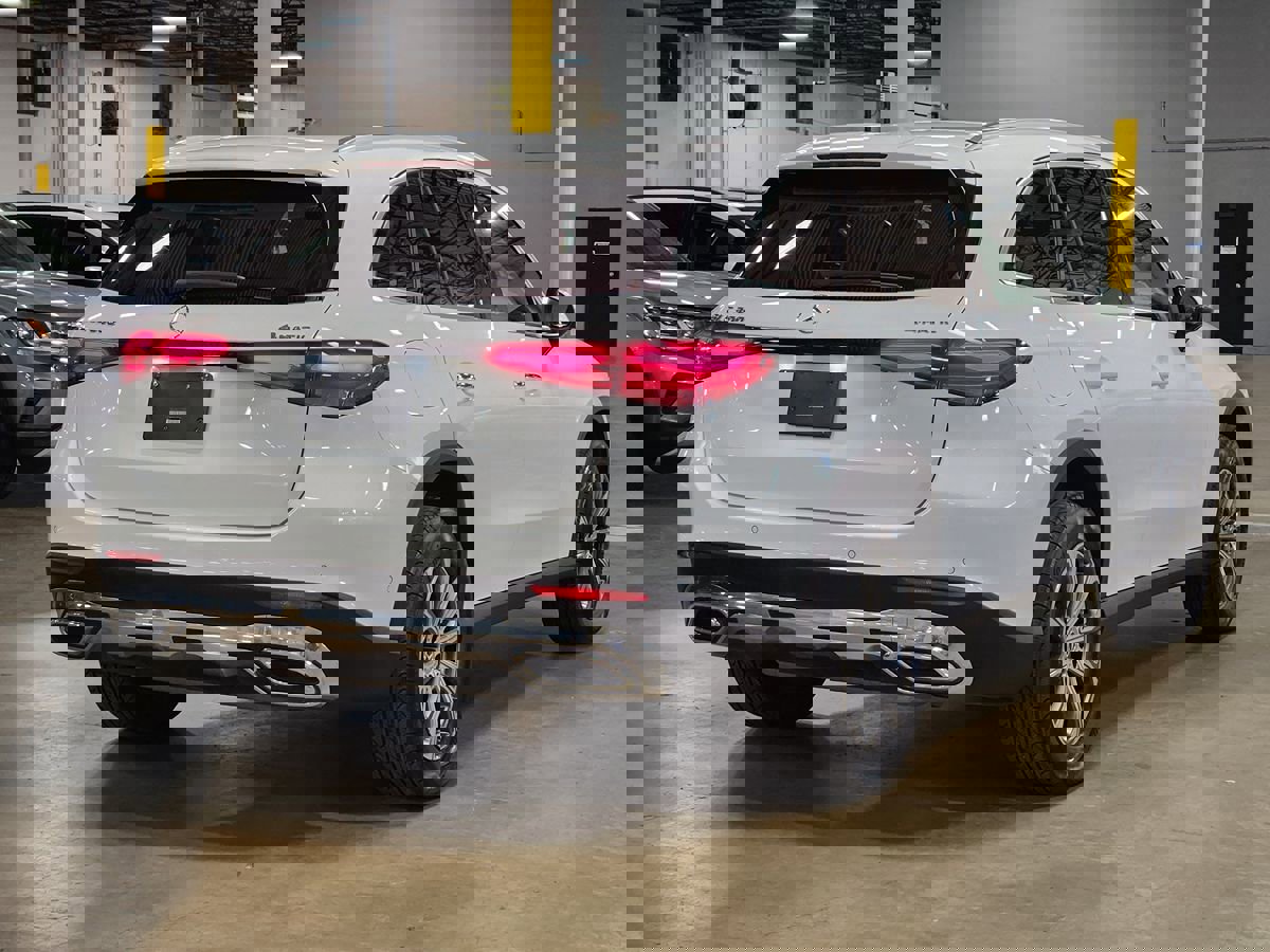 Used 2025 Mercedes-Benz GLC 300 4MATIC image 8