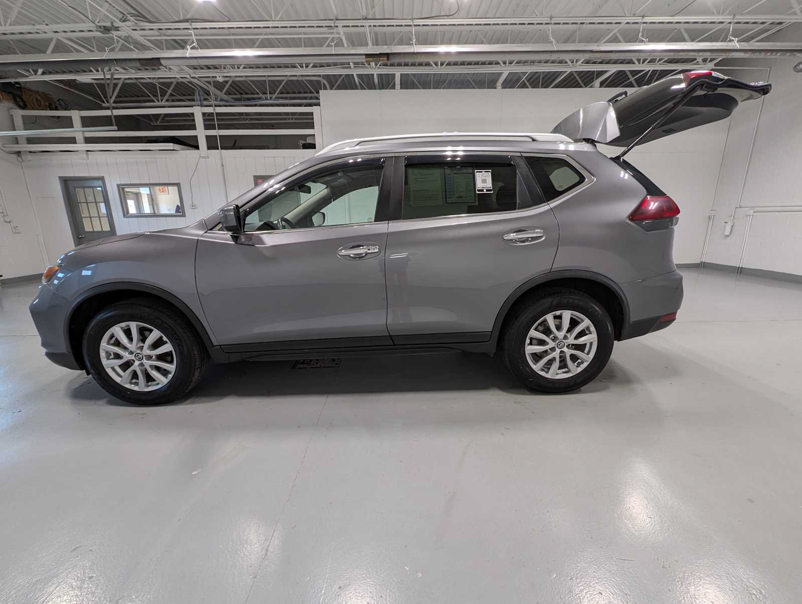Used 2020 Nissan Rogue SV AWD/4WD image 12