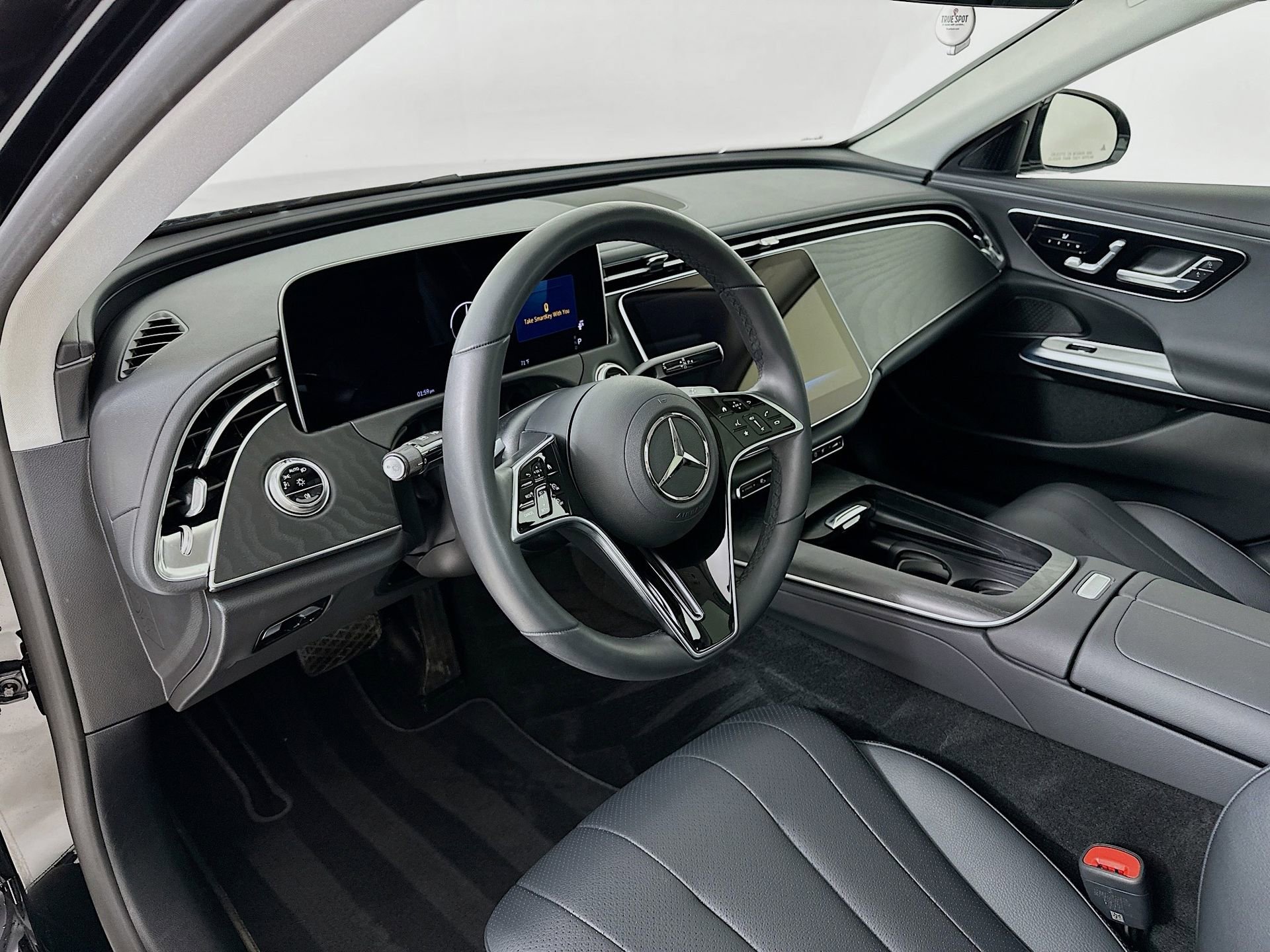 Used 2025 Mercedes-Benz E 350 Sedan image 10