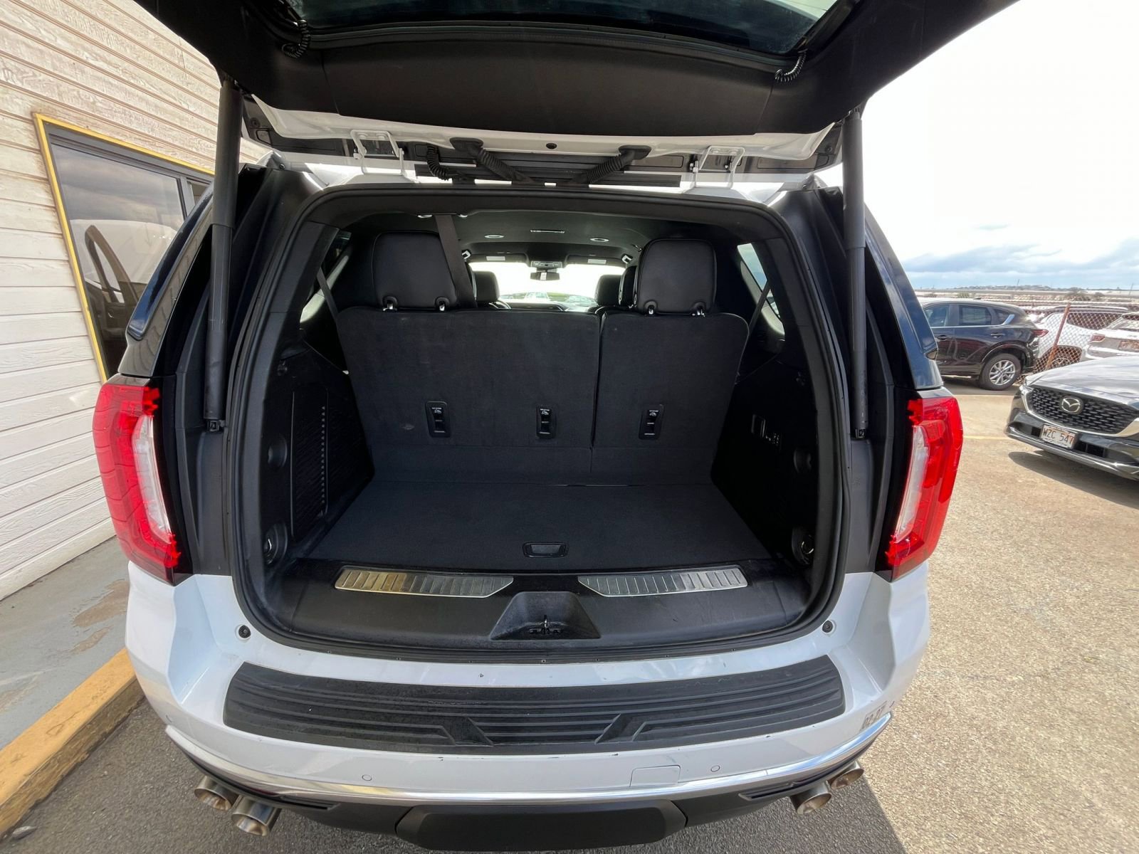Used 2023 GMC Yukon Denali AWD/4WD image 33