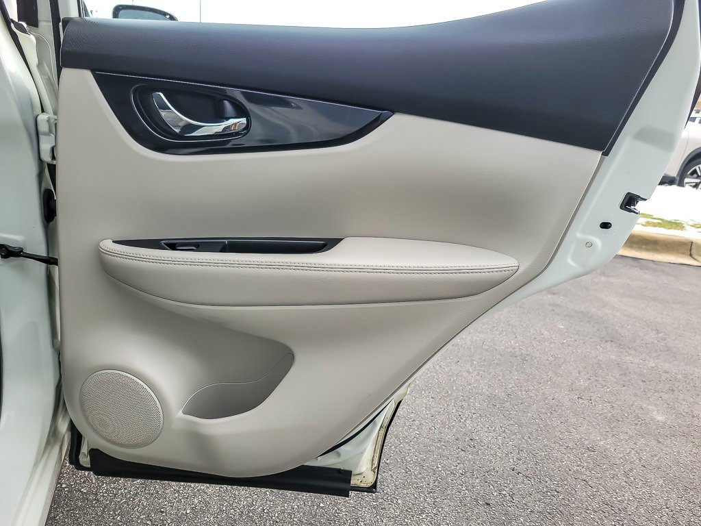 Used 2017 Nissan Rogue Sport SL w/ SL Premium Package image 19