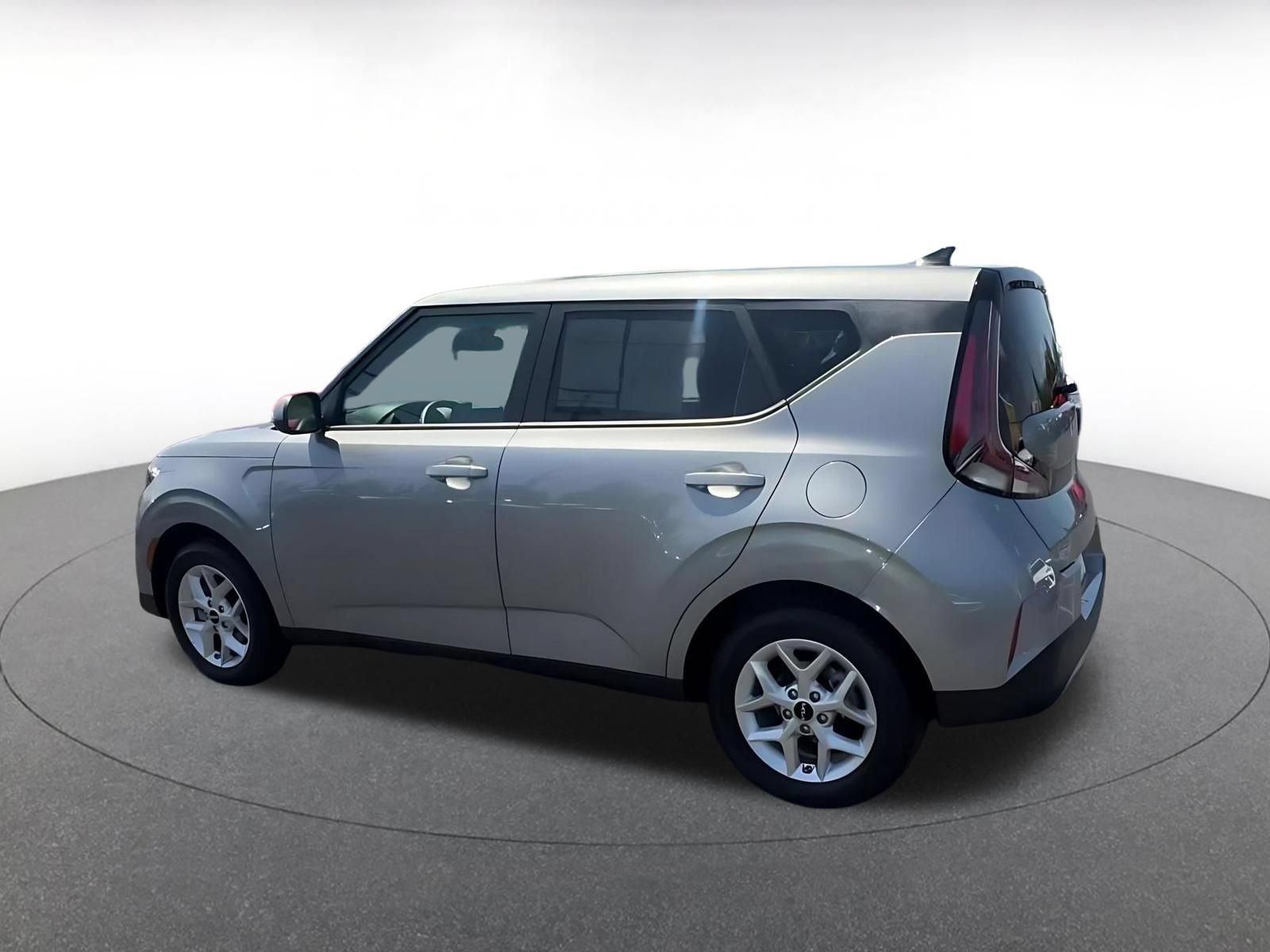 Used 2025 Kia Soul LX w/ LX Technology Package FWD image 10