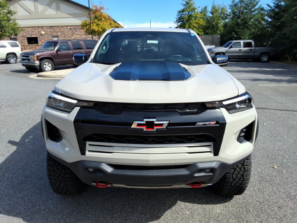 New 2026 Chevrolet Colorado ZR2 w/ Technology Package AWD/4WD image 2