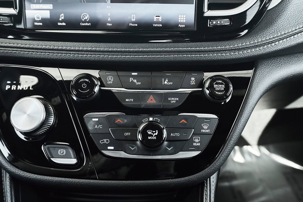 Used 2025 Chrysler Pacifica Limited FWD image 41