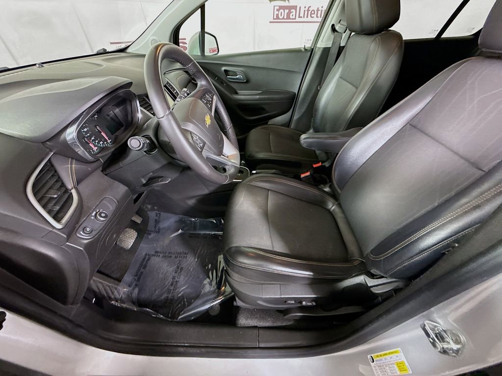 Used 2018 Chevrolet Trax LT w/ LT Convenience Package image 21