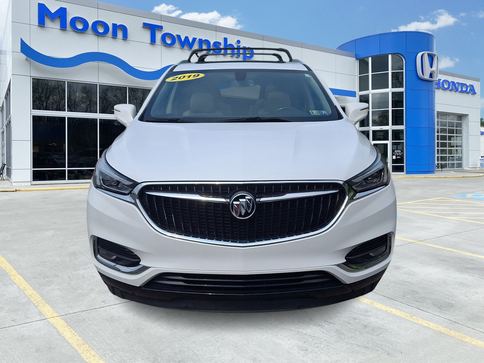 Used 2019 Buick Enclave Essence AWD/4WD image 2