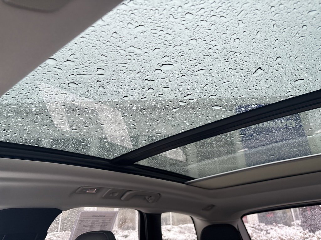 Certified 2024 Volvo XC60 B5 Plus image 30