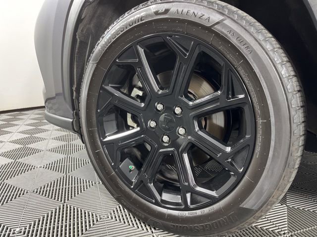 Used 2024 Toyota Highlander LE image 12