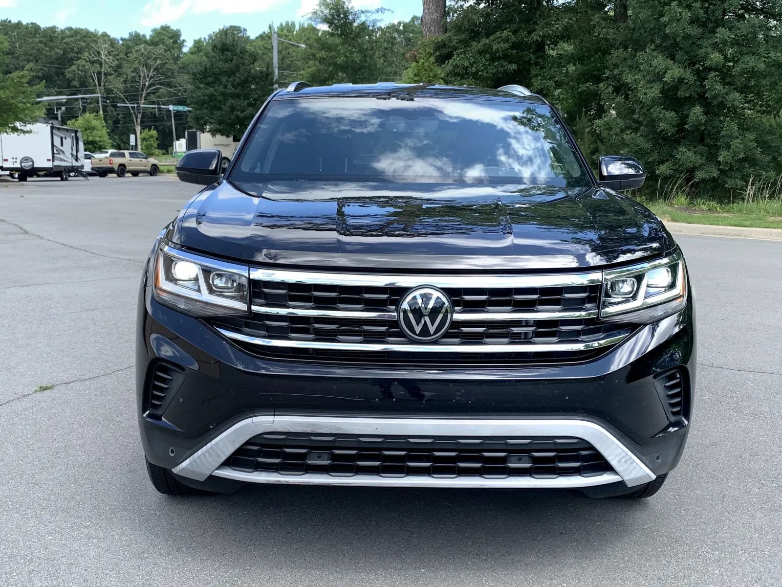 Used 2023 Volkswagen Atlas Cross Sport SE FWD image 2