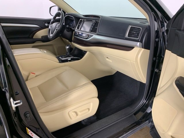 Used 2018 Toyota Highlander XLE image 23