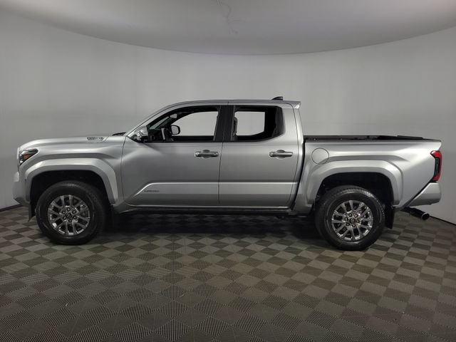 Used 2025 Toyota Tacoma Limited AWD/4WD image 4