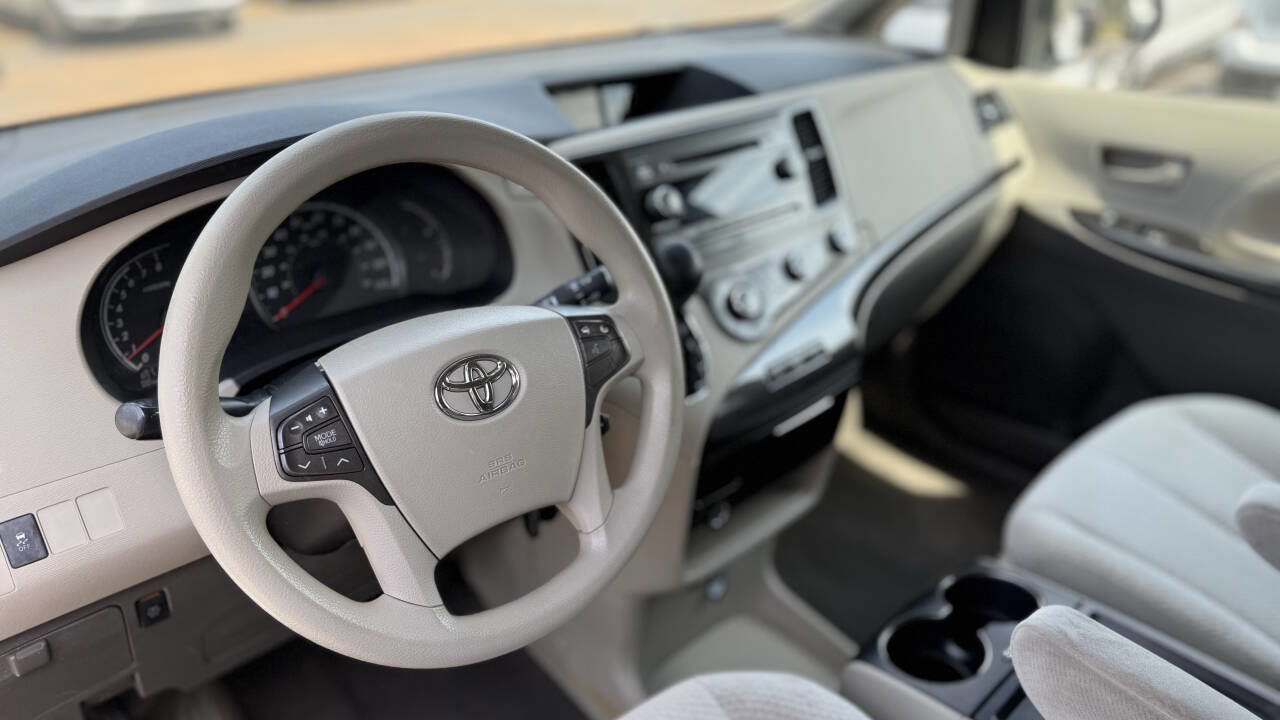 Used 2011 Toyota Sienna LE FWD image 11