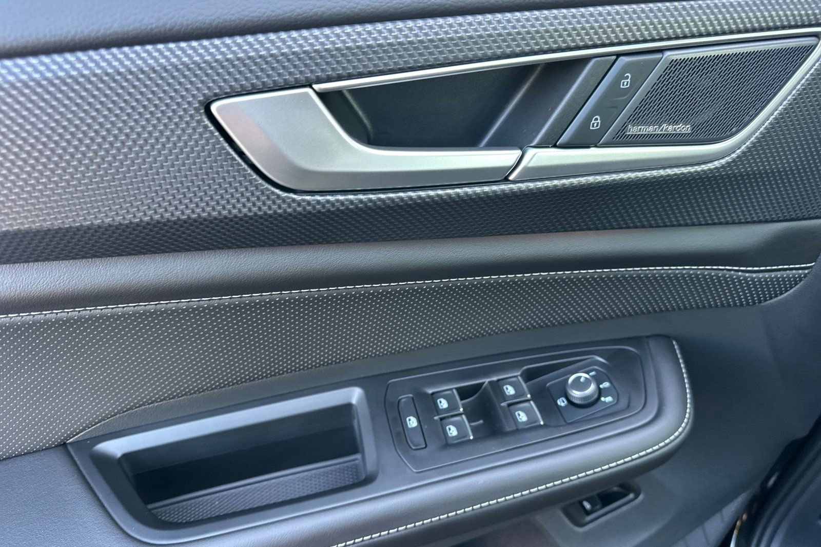 New 2026 Volkswagen Atlas Cross Sport SEL Premium R-Line image 9