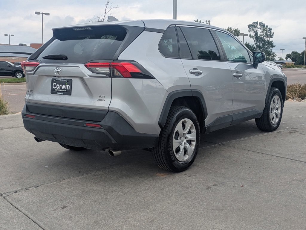 Used 2024 Toyota RAV4 LE AWD/4WD image 8