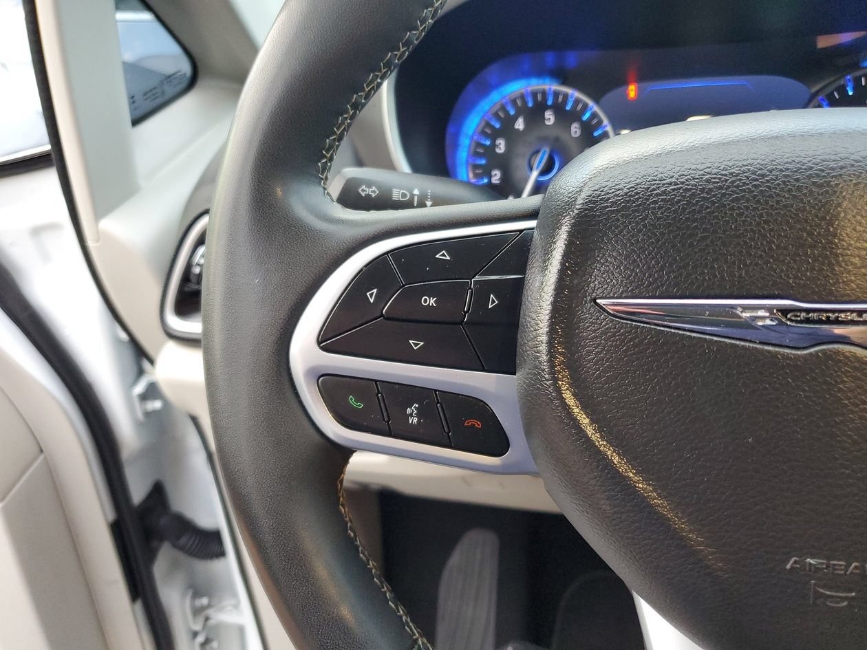 Used 2024 Chrysler Pacifica Touring-L FWD image 27