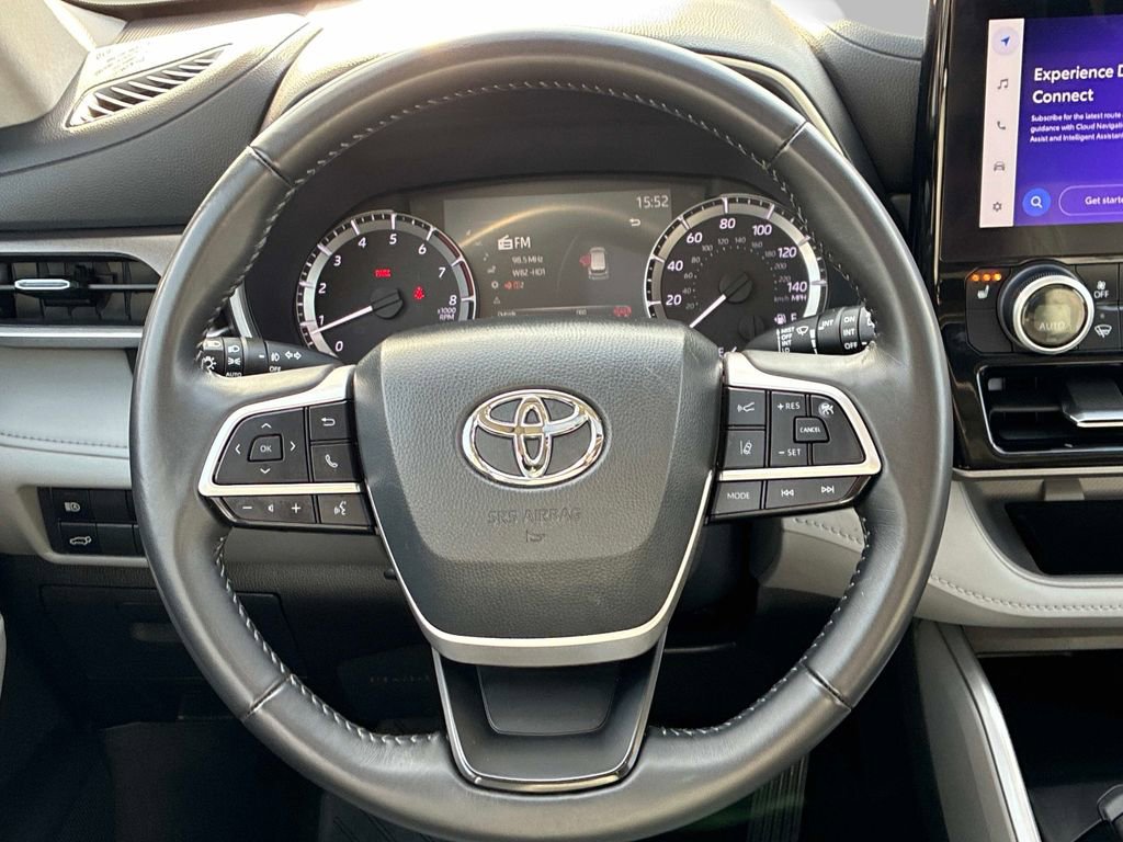 Used 2024 Toyota Highlander XLE image 23