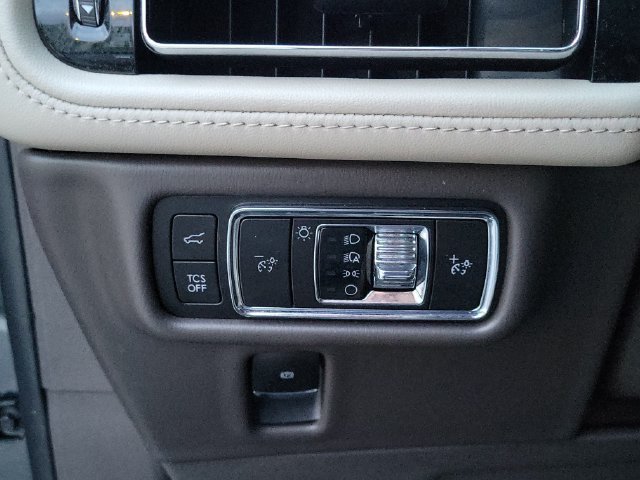 Certified 2023 Lincoln Nautilus Reserve FWD image 16